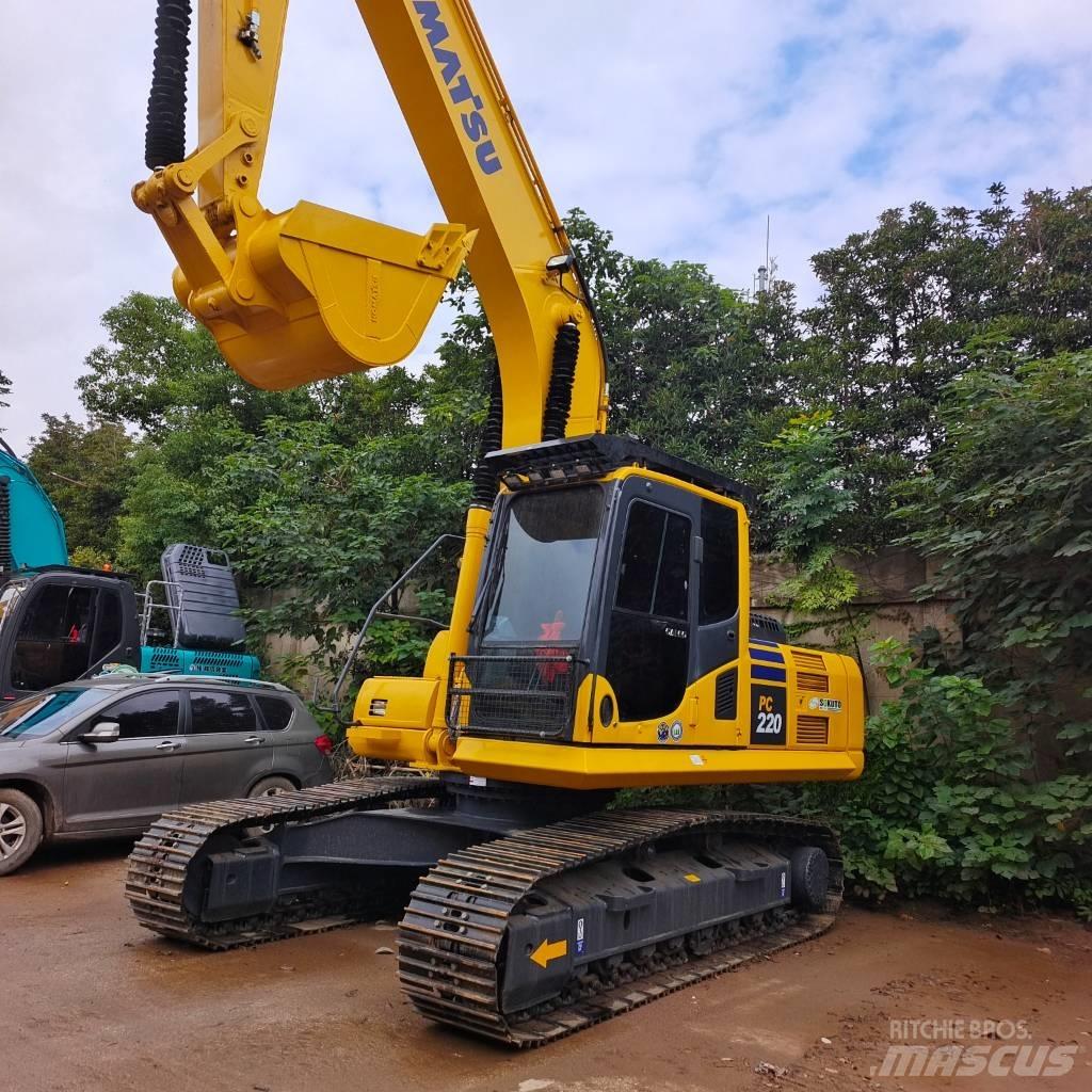Komatsu PC 220-7 Roomikekskavaatorid