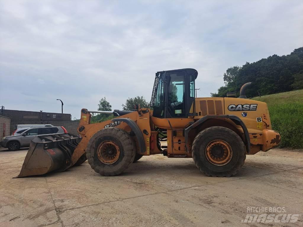 CASE 821 FXR Rataslaadurid