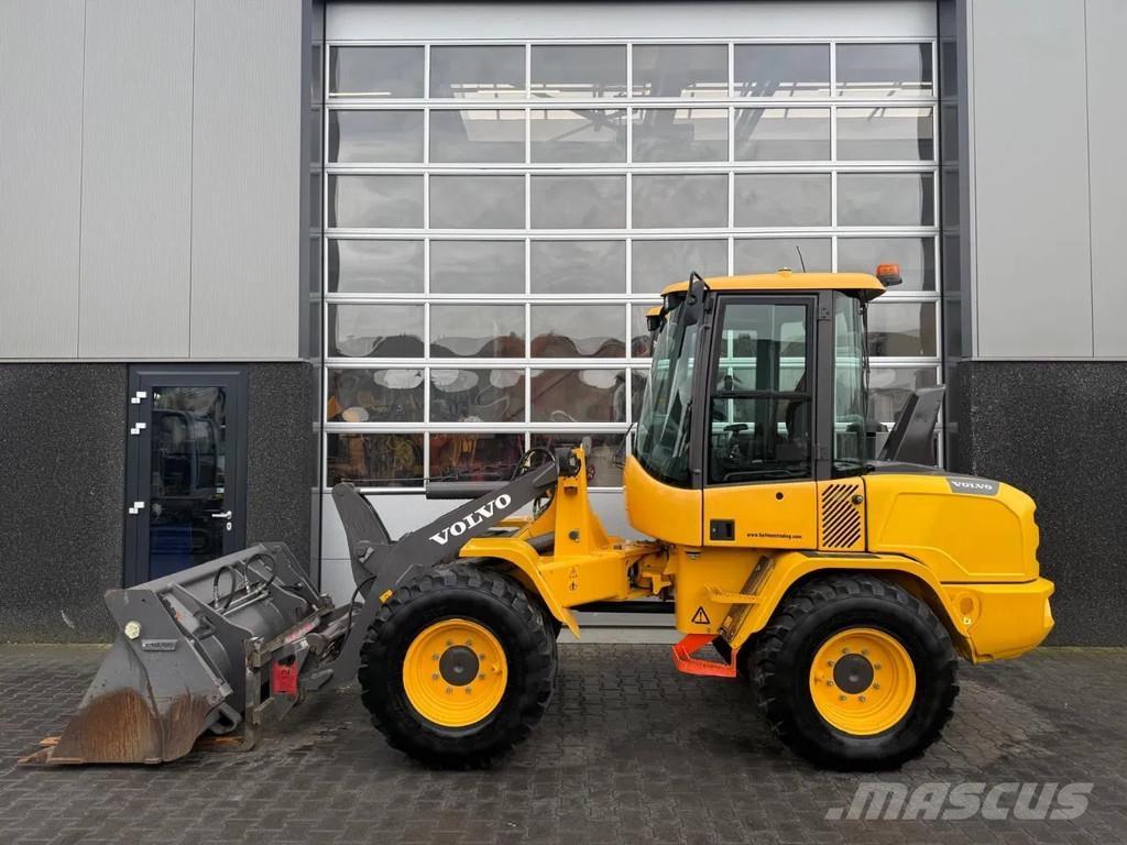 Volvo L30G Rataslaadurid