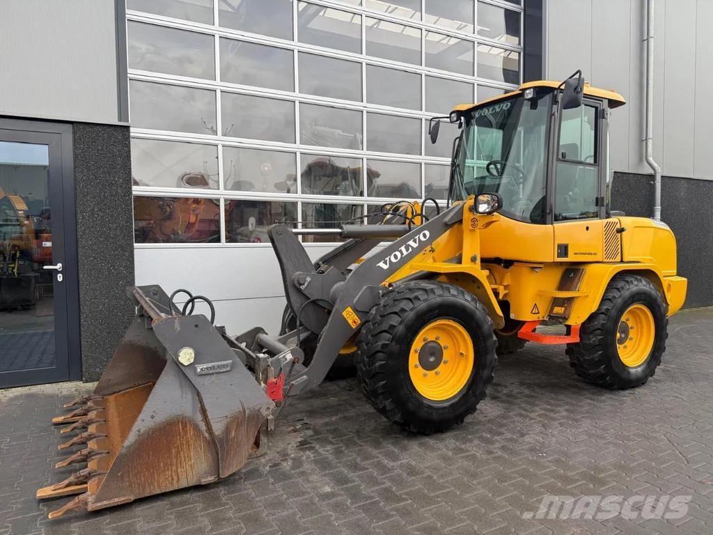 Volvo L30G Rataslaadurid