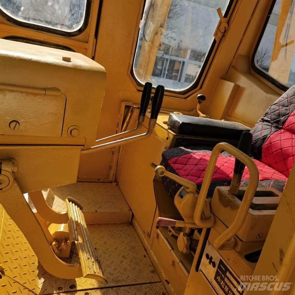 Komatsu D 85 Buldooserid