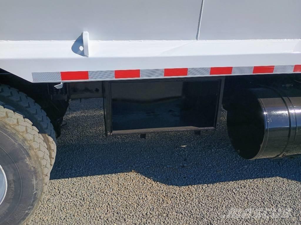 Mack MRU Prügiautod