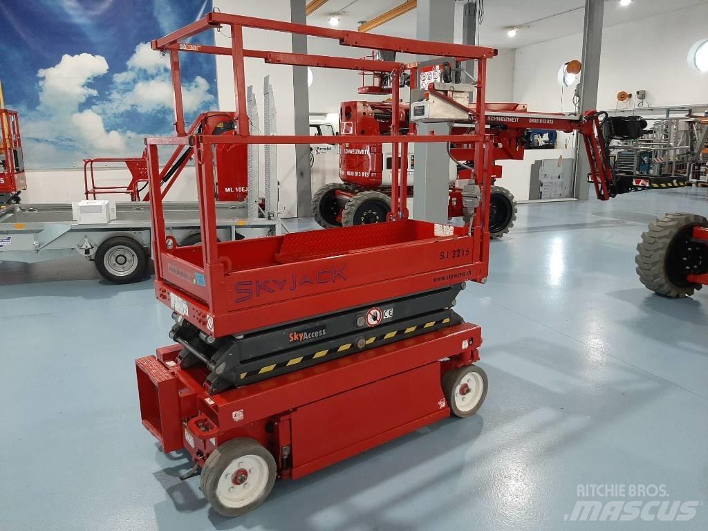 SkyJack SJIII 3215 Käärtõstukid