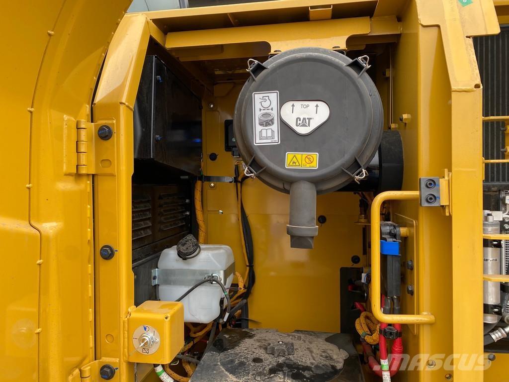 CAT 323D3 Roomikekskavaatorid