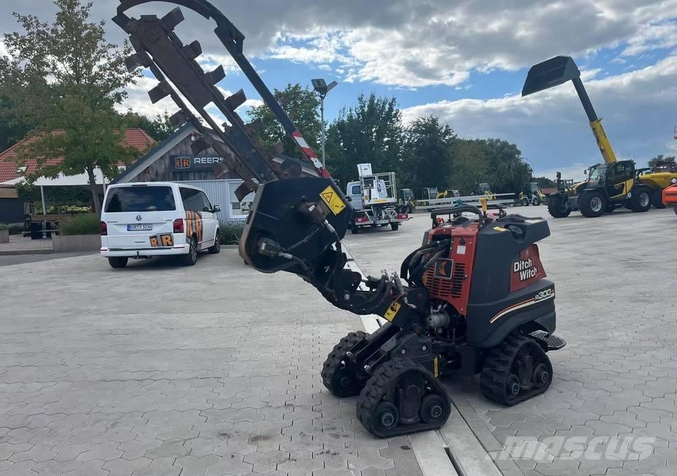 Ditch Witch R300 Roomikkallurid