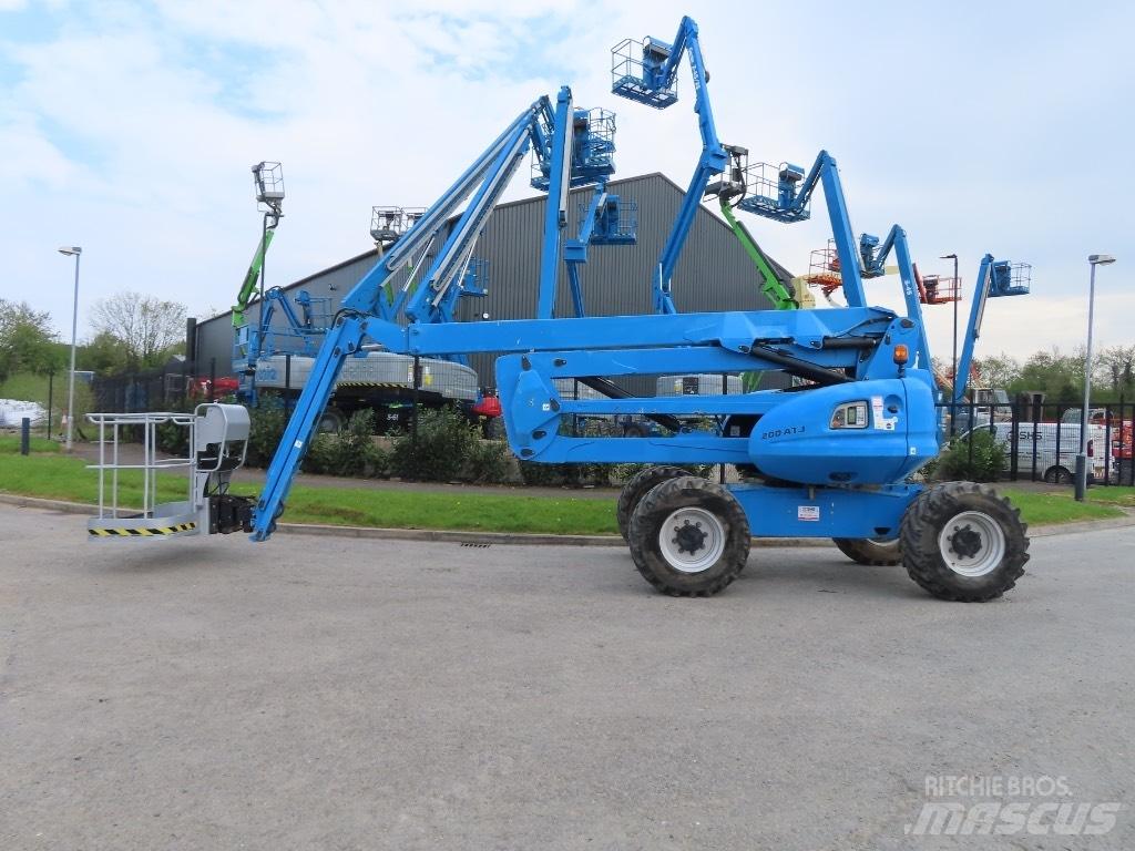 Manitou 200 ATJ Iseliikuvad poomtõstukid