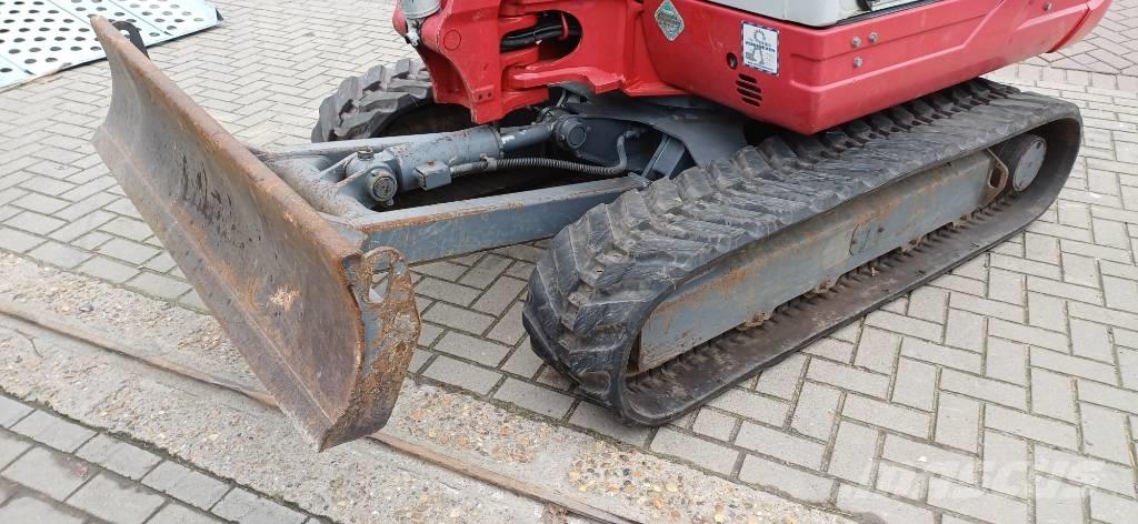 Takeuchi TB 235 CR Miniekskavaatorid < 7 t