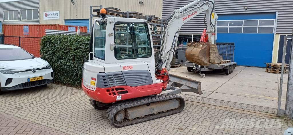 Takeuchi TB 235 CR Miniekskavaatorid < 7 t