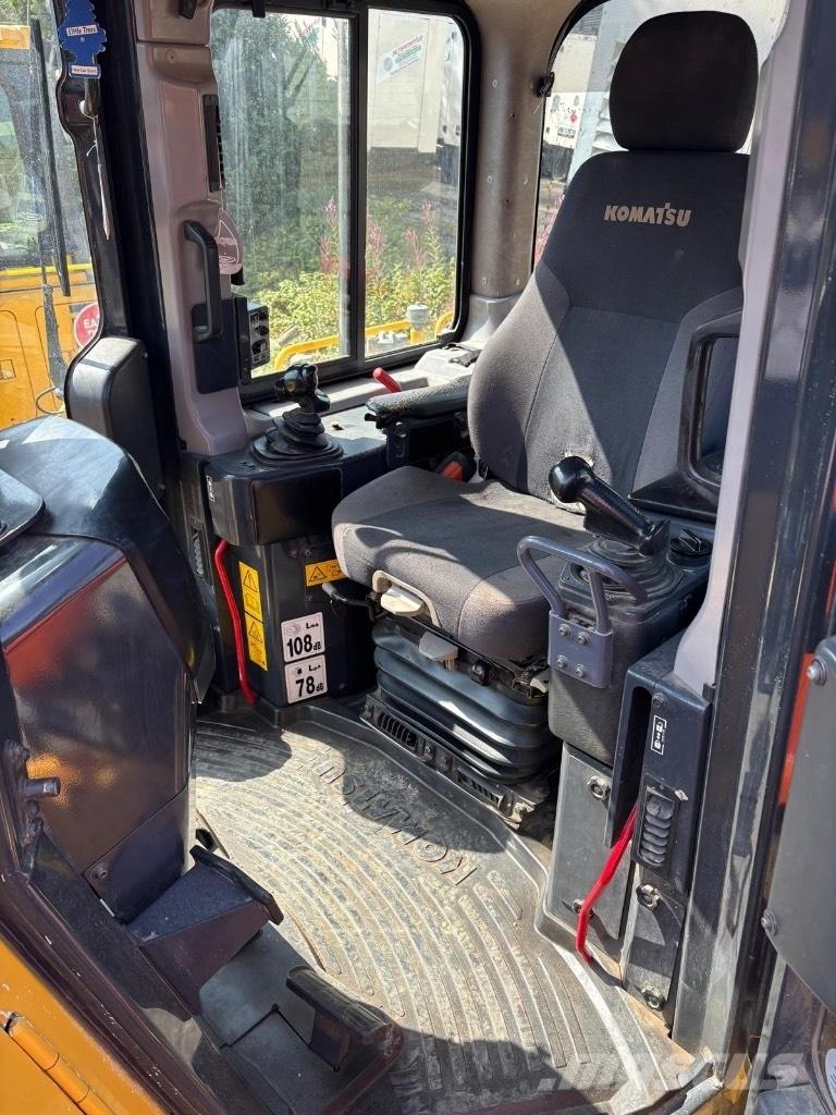 Komatsu D 65 PXi-18 Buldooserid