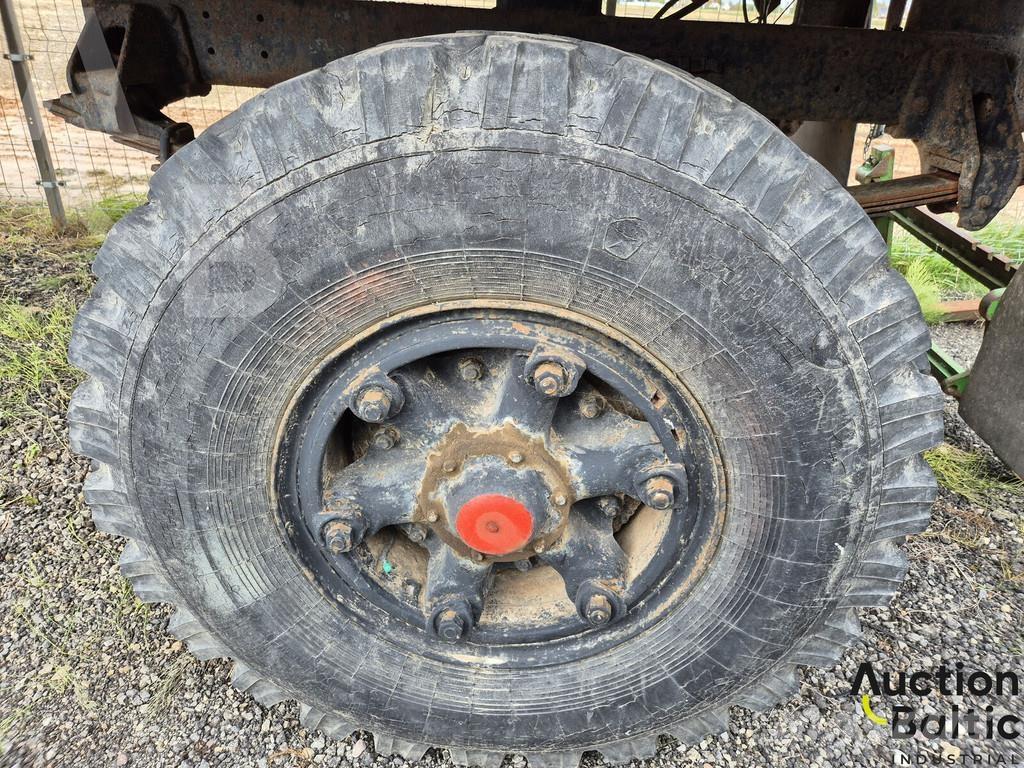 MAZ 8926 Tentpoolhaagised