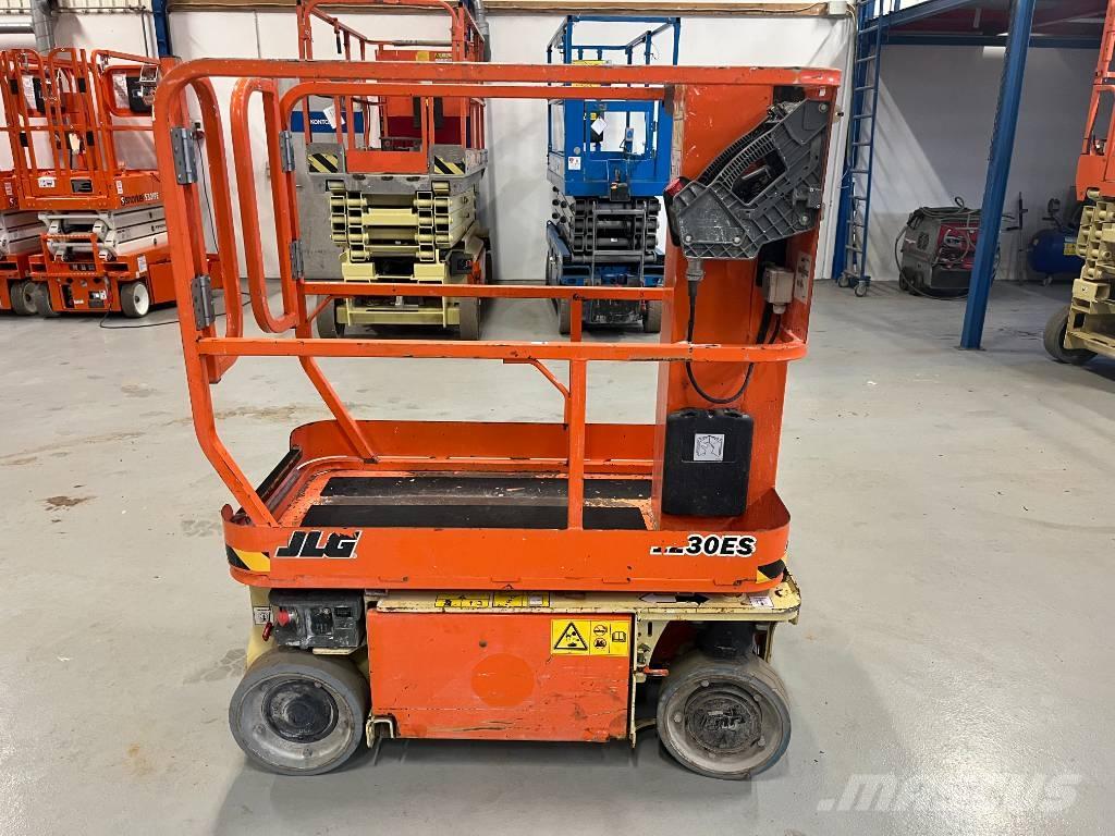 JLG 1230 ES Vertikaalsed mast tõstukid
