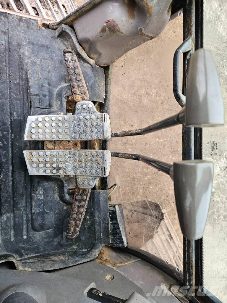 Hitachi ZX 200 LC Roomikekskavaatorid