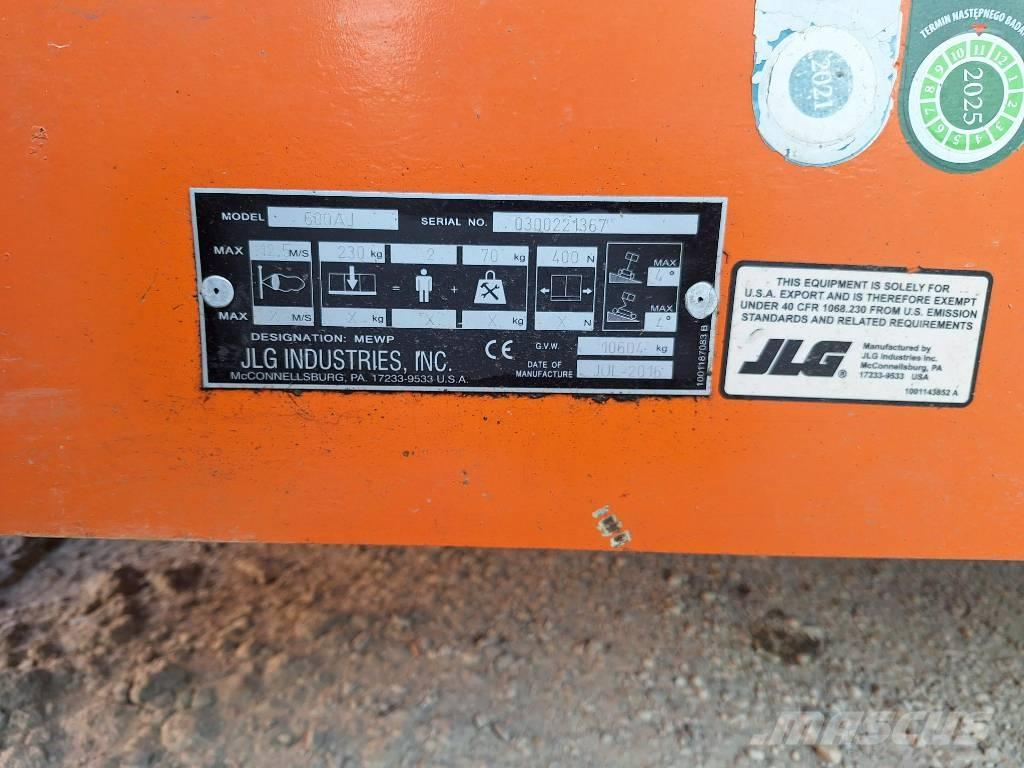 JLG 600AJ Iseliikuvad poomtõstukid