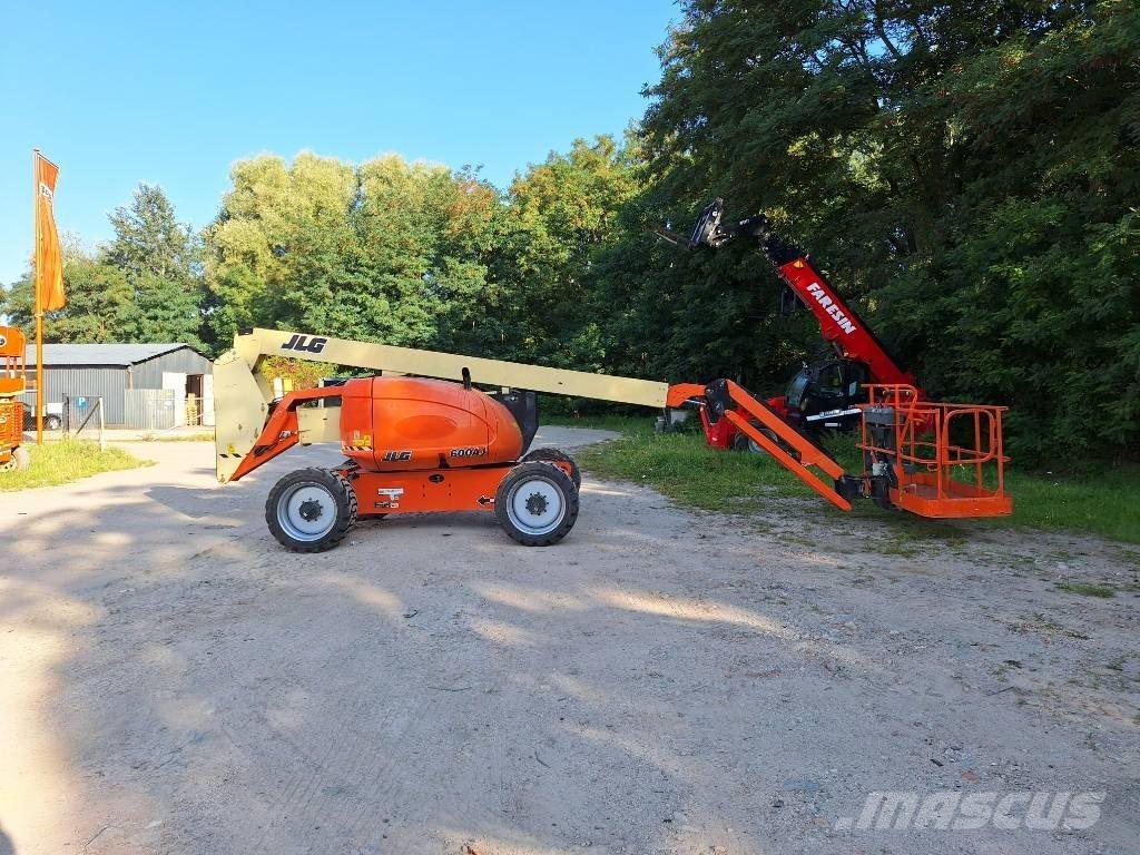 JLG 600AJ Iseliikuvad poomtõstukid