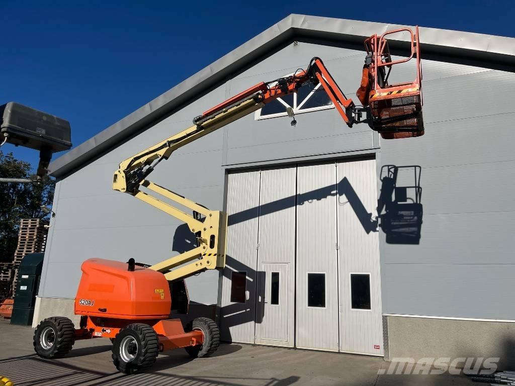 JLG 520 AJ Iseliikuvad poomtõstukid