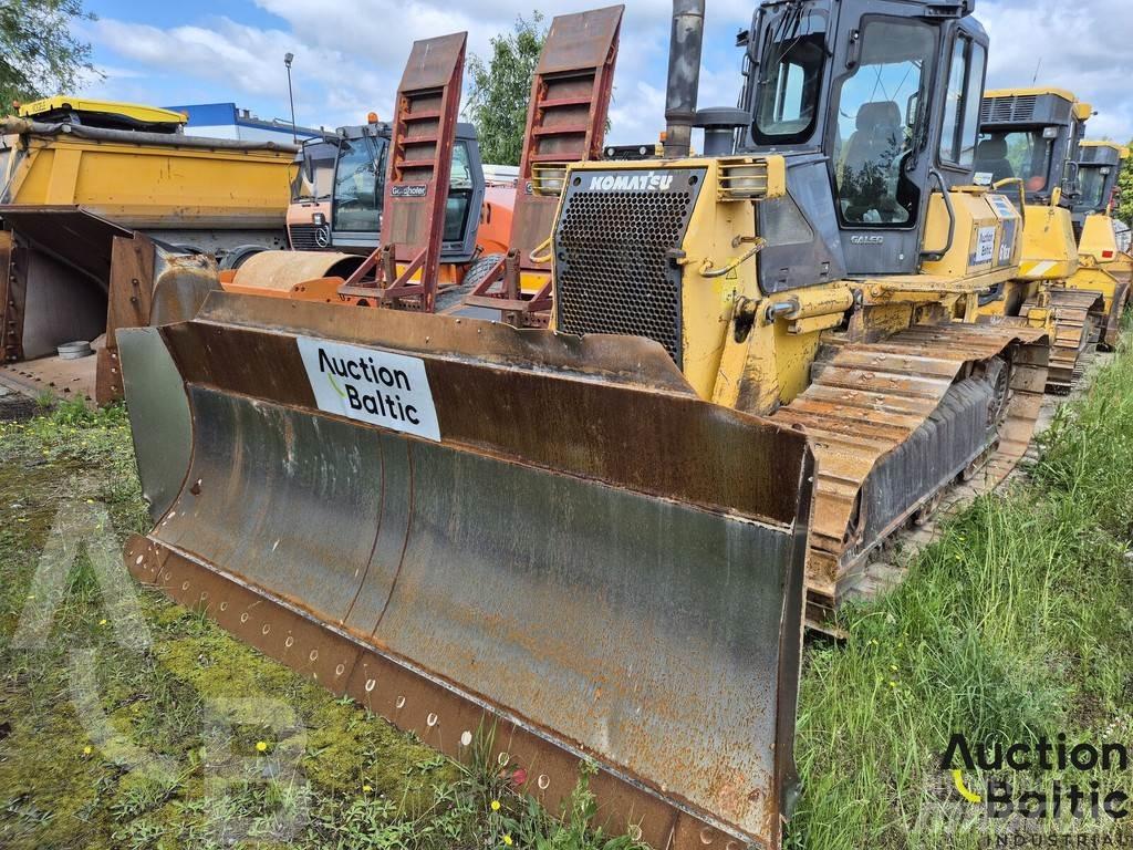 Komatsu D61EX-15 Buldooserid