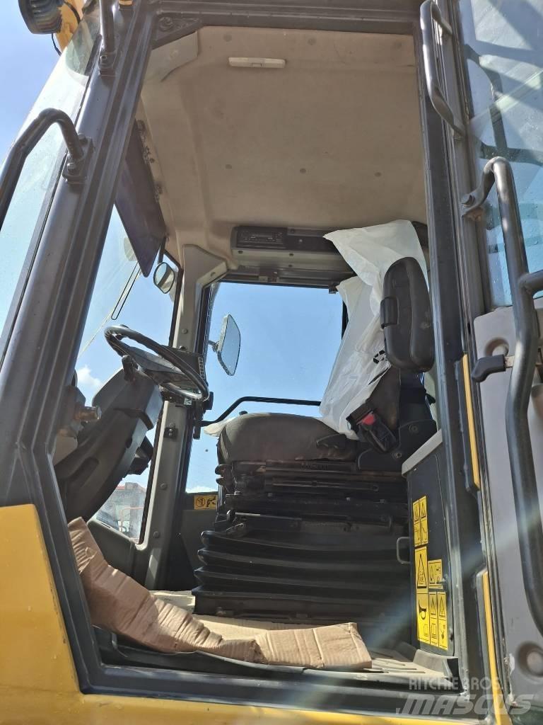 Komatsu WA 380-8 Väikelaadurid