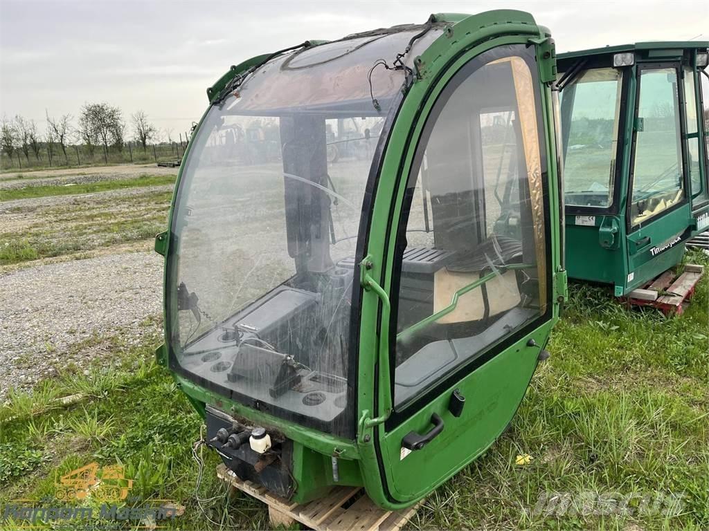 John Deere 1470E Kabiinid