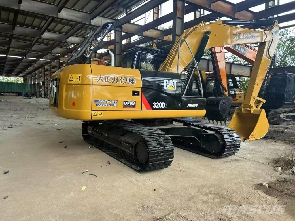 CAT 320 D2 Roomikekskavaatorid