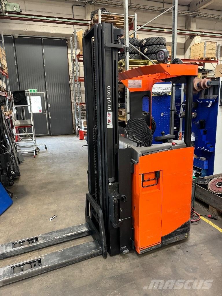 Toyota SRE135L Platvormiga virnastajad