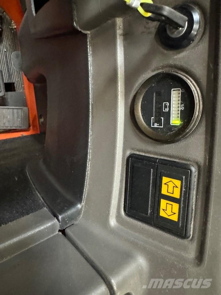 Toyota SRE135L Platvormiga virnastajad