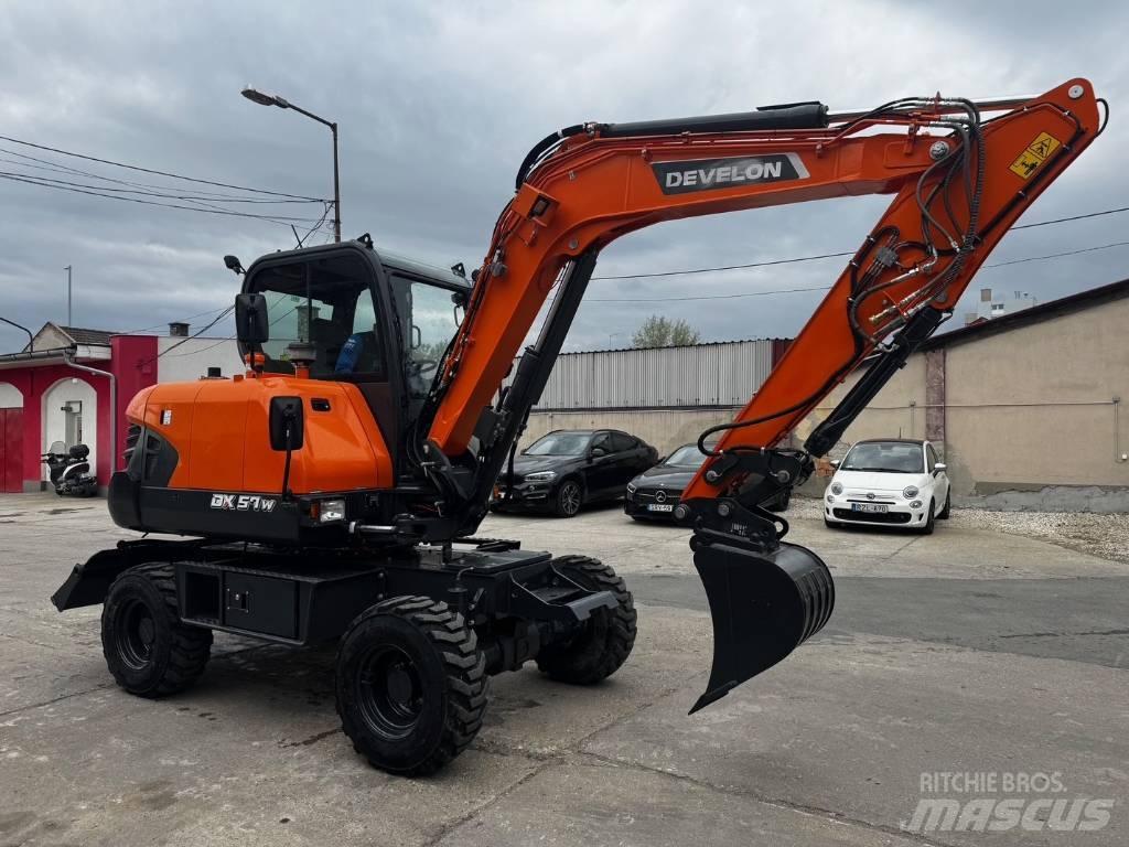Develon DX 57 W-7 Ratasekskavaatorid