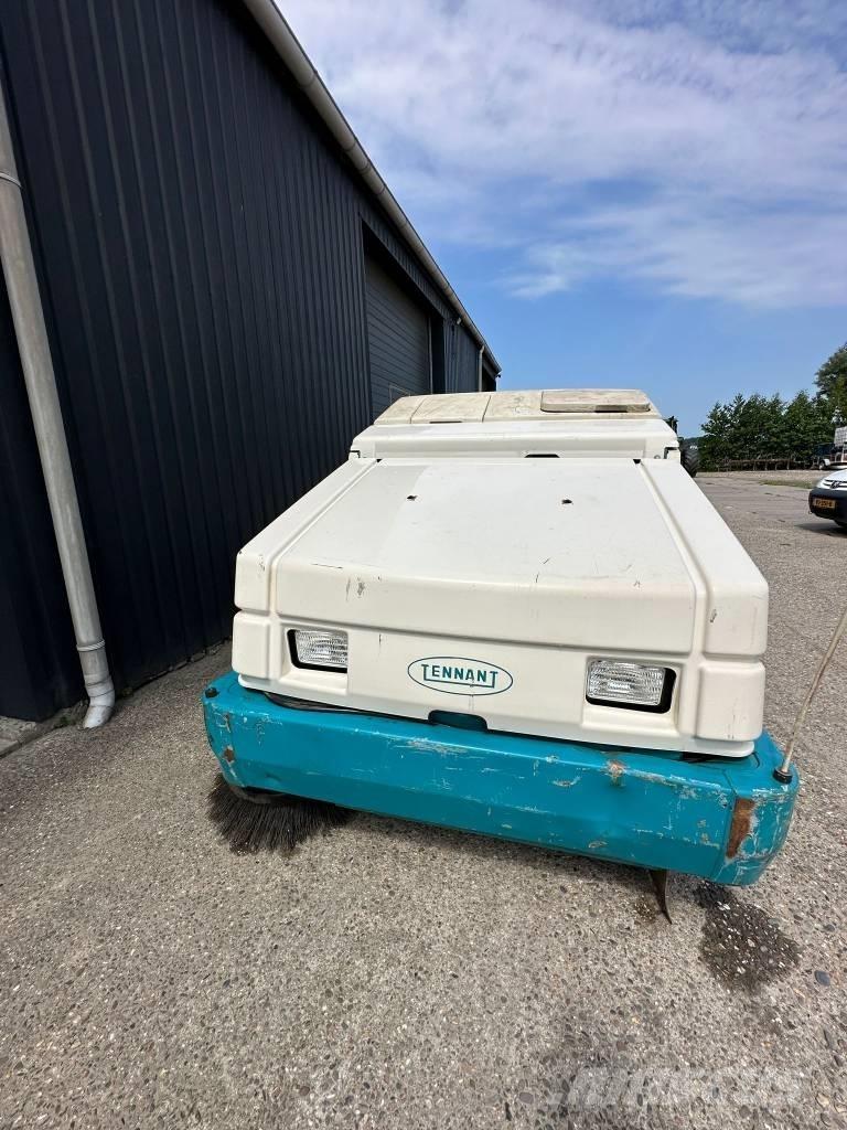 Tennant 8410 Tänavapuhastusmasinad