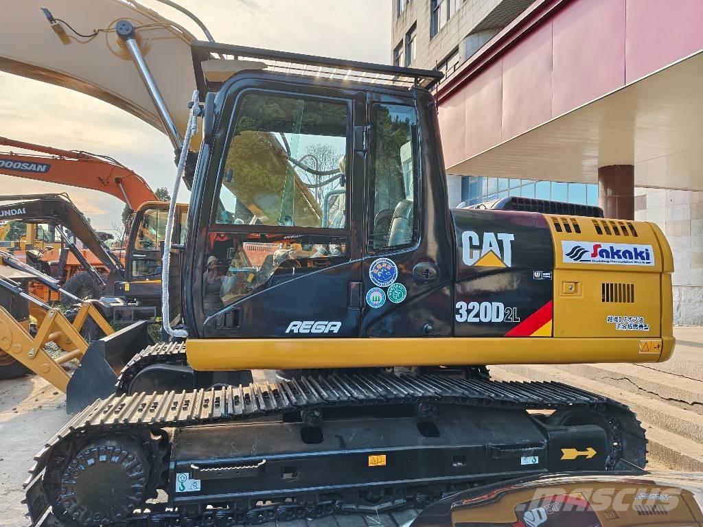 CAT 320 D2 L Roomikekskavaatorid