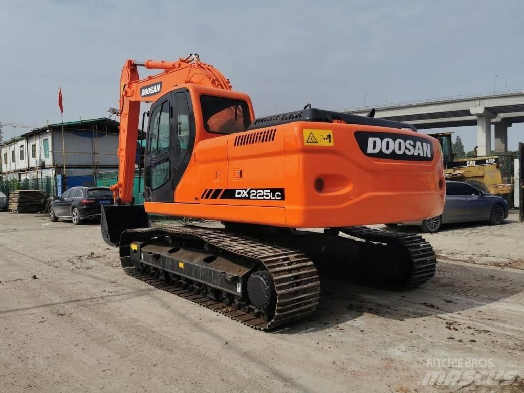 Doosan DX 225 LC Roomikekskavaatorid