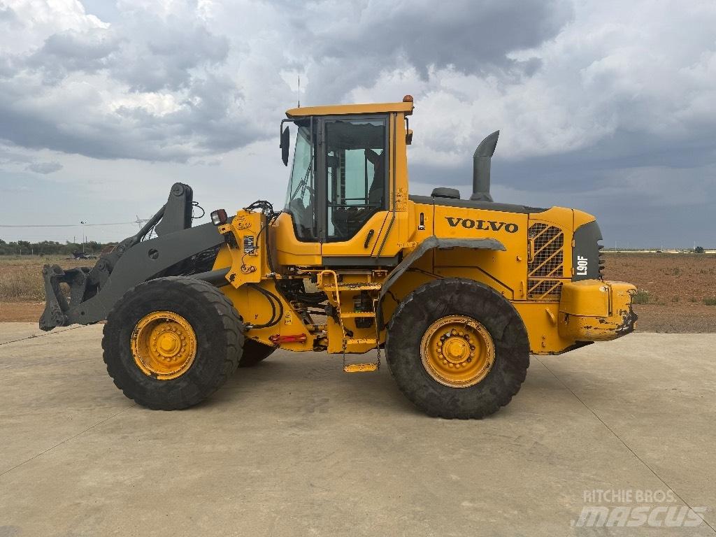 Volvo L90F Rataslaadurid