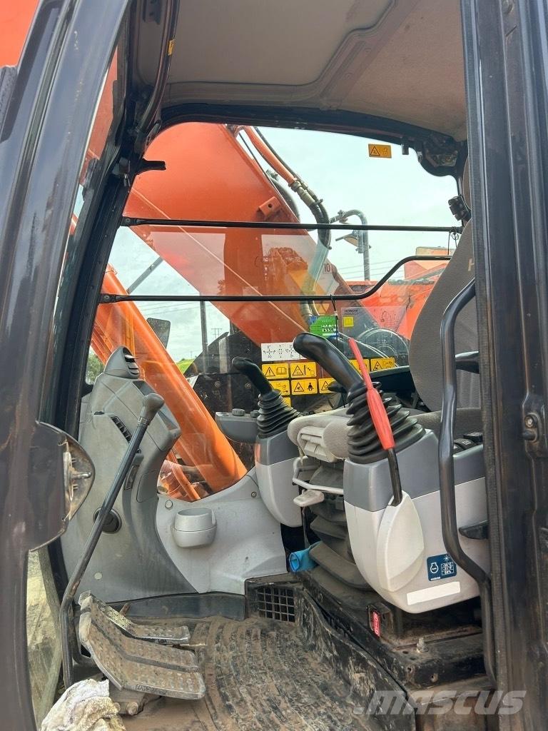 Hitachi ZX225 USLC-6 Roomikekskavaatorid