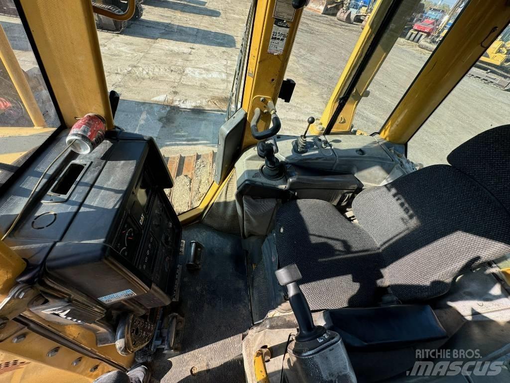 CAT D 6 N LGP Buldooserid