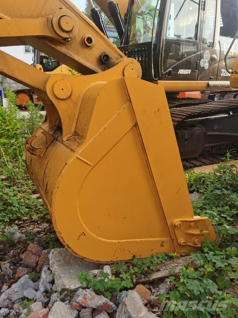 Komatsu PC 220-7 Roomikekskavaatorid