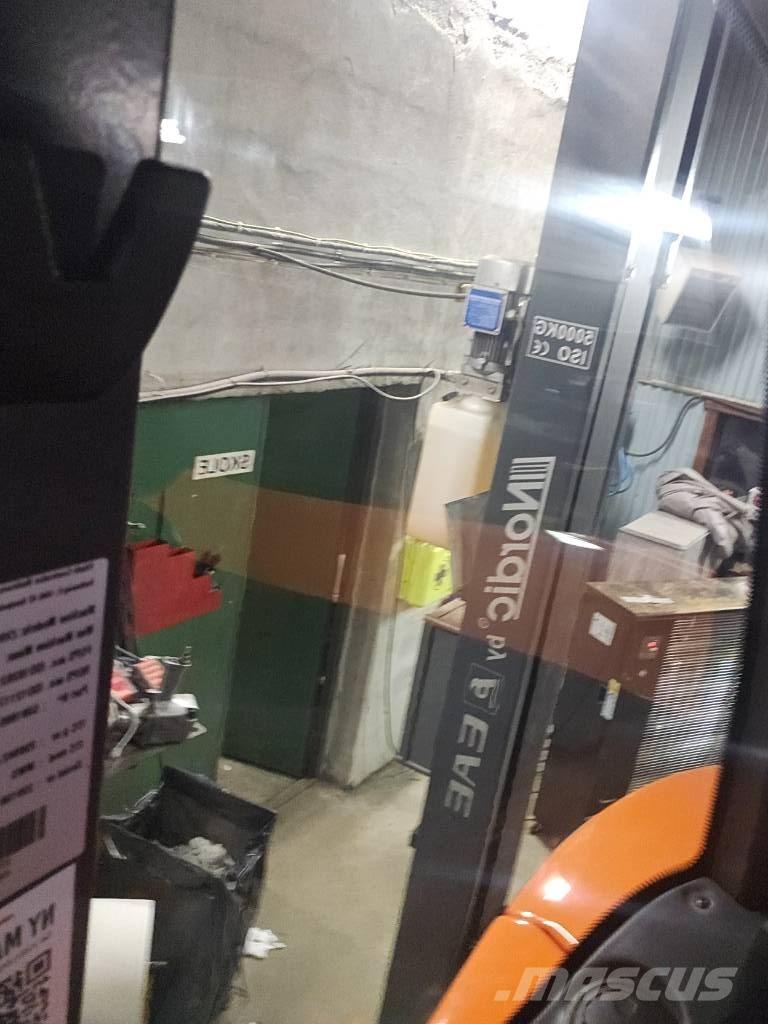 Hitachi ZX 95 W-7 Ratasekskavaatorid