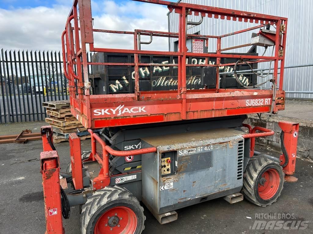 SkyJack SJ 6832 RT Käärtõstukid