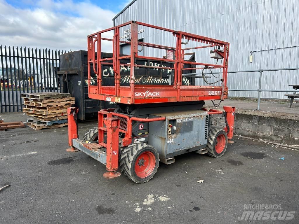 SkyJack SJ 6832 RT Käärtõstukid