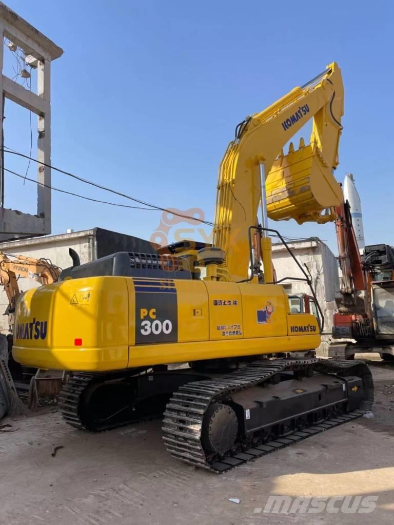 Komatsu PC 300 Roomikekskavaatorid