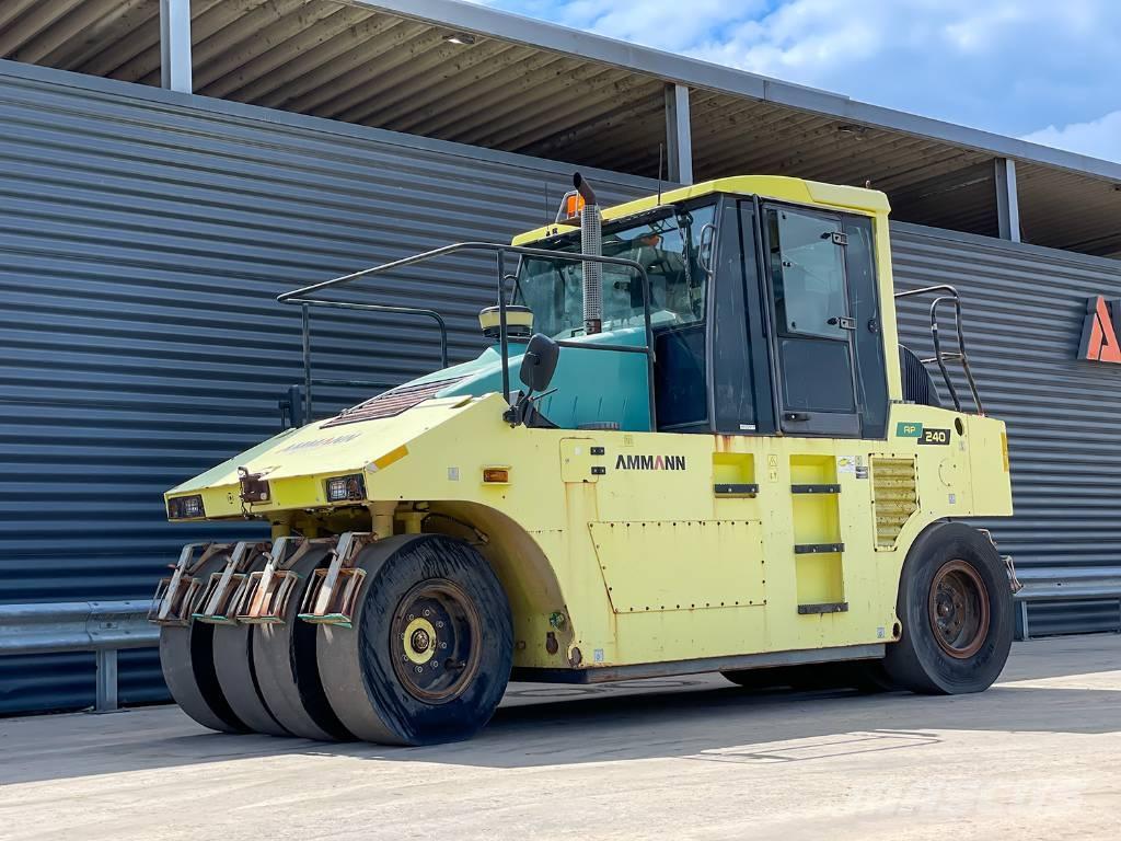 Ammann AP 240 Pneumorehvidega rullid