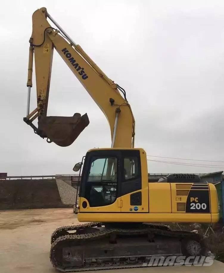 Komatsu PC 200-8 Roomikekskavaatorid