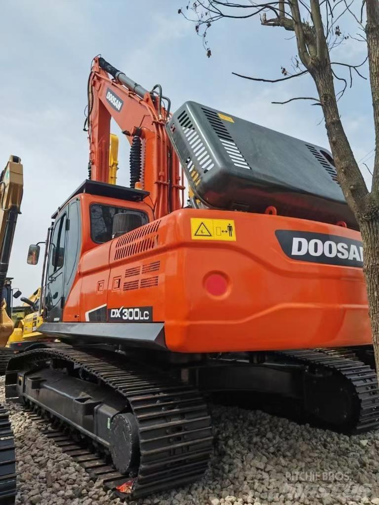 Doosan DX 300 LCA Roomikekskavaatorid