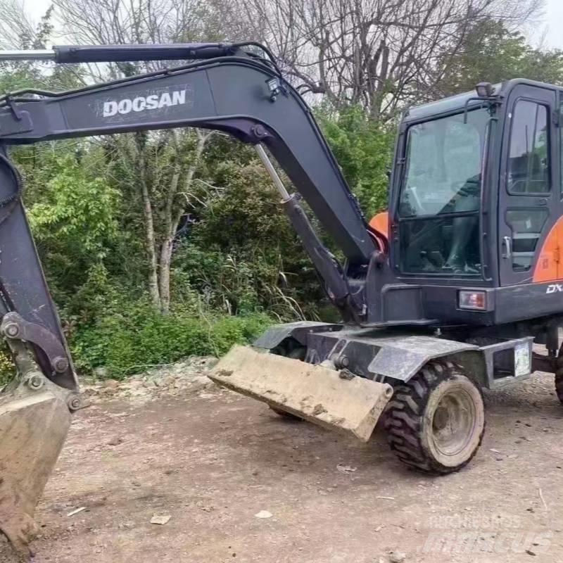 Doosan DX60W Ratasekskavaatorid