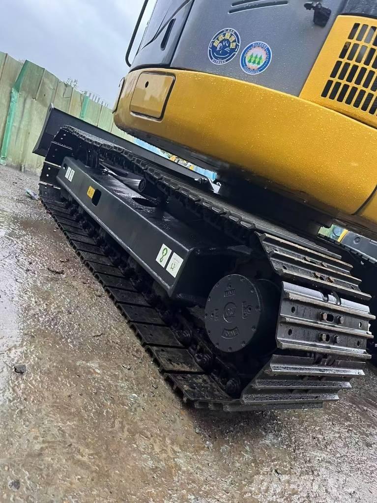 Komatsu PC 78 Roomikekskavaatorid