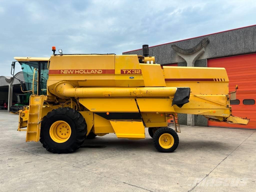 New Holland TX 32 Teraviljakombainid