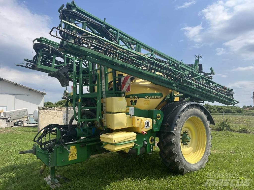 John Deere 840 i Haagispritsid