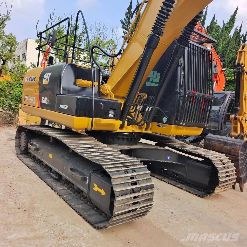 CAT 320 D2 Roomikekskavaatorid