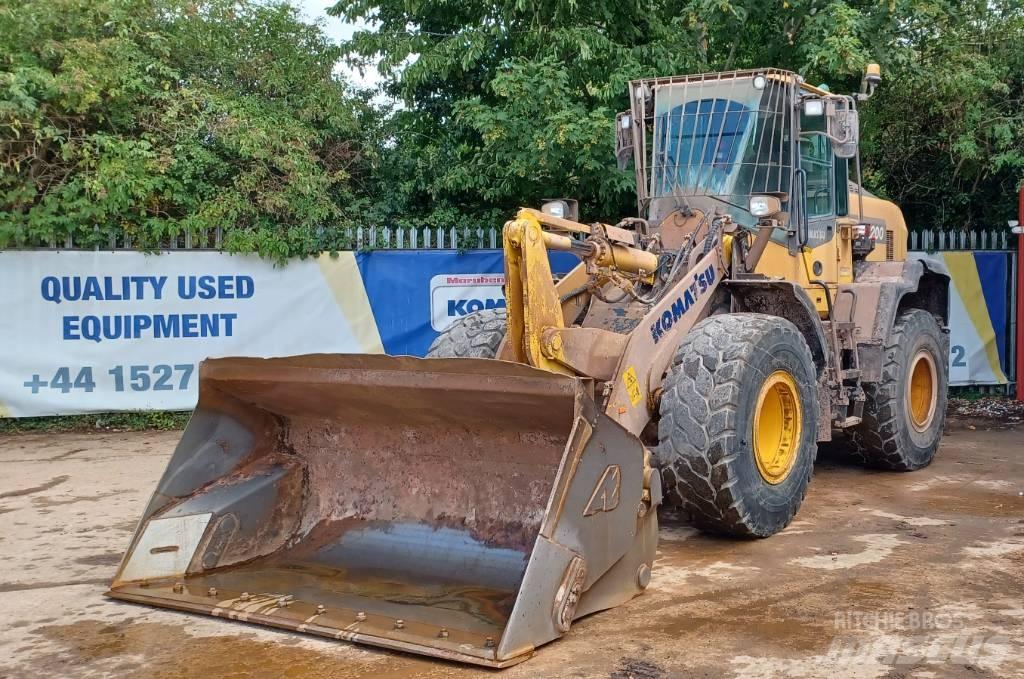 Komatsu WA 200-8 Rataslaadurid