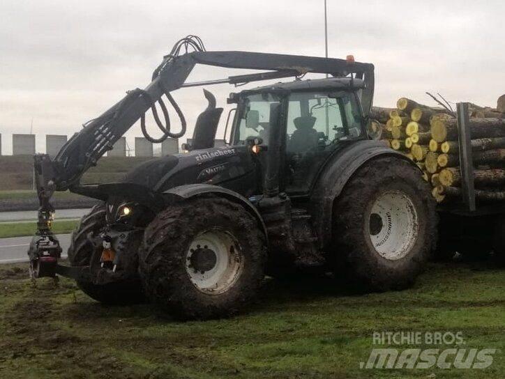 Valtra T 214 D Traktorid