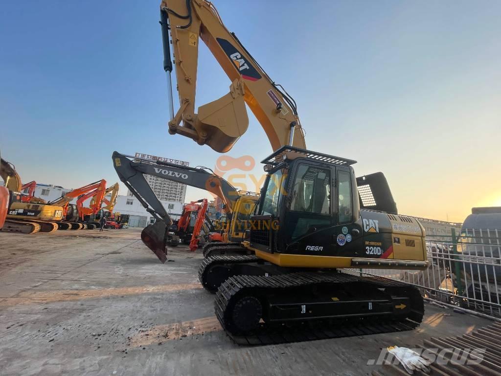CAT 320 D Roomikekskavaatorid