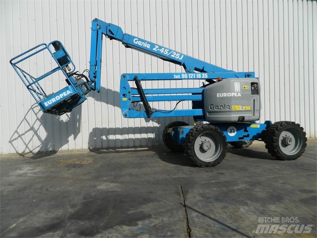 Genie Z45 25J Iseliikuvad poomtõstukid