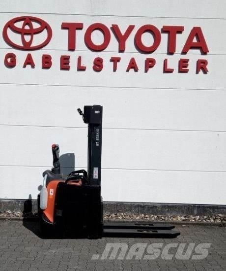 Toyota SPE140L Järelkäidavad virnastajad